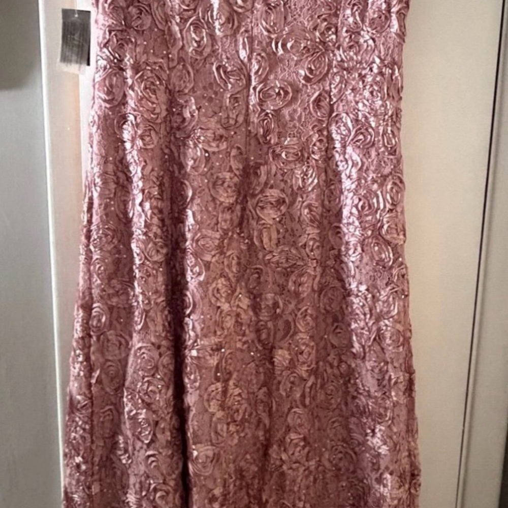 Alex Evenings Pink Rose Lace Rosette Maxi Dress cap sleeve, new with tags - Picture 3 of 7